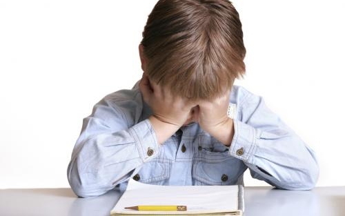 Gyereke stresszes az iskolában? - Így segíthet neki