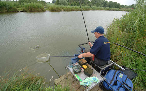 Tagfelvétel a Hábi-tavon