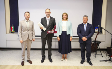 Dr. Szabó Péter Gyula vehette át a Tolna Vármegye Közszolgálatáért díjat