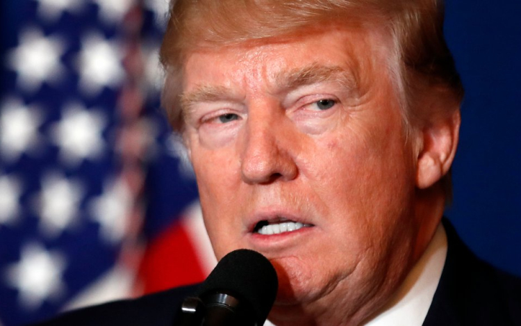 Donald Trump bejelentette, hogy légicsapásokat rendelt el Szíriában