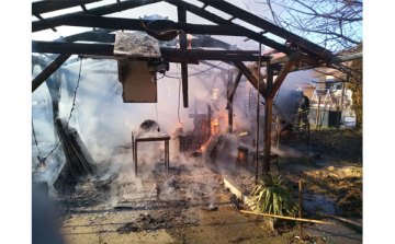 Húsfüstölő okozott tüzet Dombóvár-Gunarason