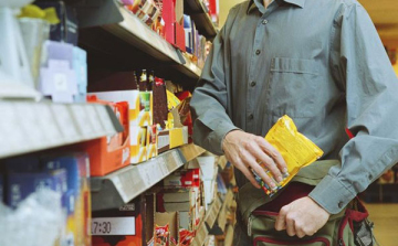 Szalámit lopott egy dombóvári áruházból