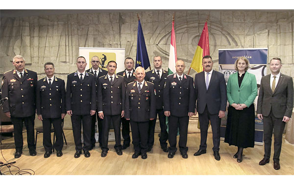 Átadták a Dombóvár Közbiztonságáért és az Év Kistérségi Rendőre elismeréseket