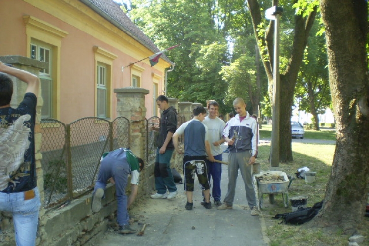 Az Ipari Iskola diákjainak önkéntes munkája 2011. ősz