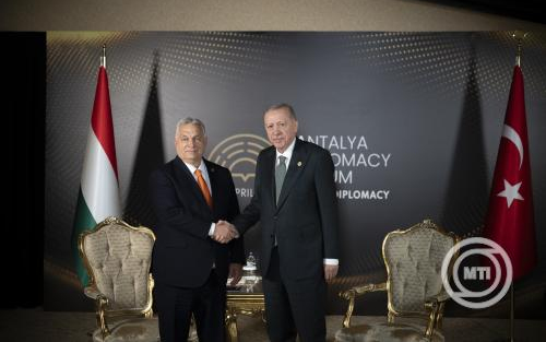 Orbán Viktor miniszterelnök Recep Tayyip Erdogan török elnökkel folytatott kétoldalú tárgyalást a törökországi Antalyában