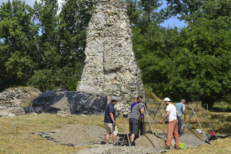 Tizenkét éve kutatják a Gólyavár romjait