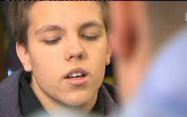 Kiszállt a kerekesszékből a dombóvári fiú