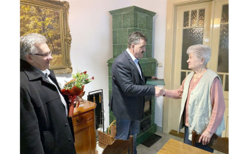 Adorján Lászlónét a 90. születésnapján köszöntötték