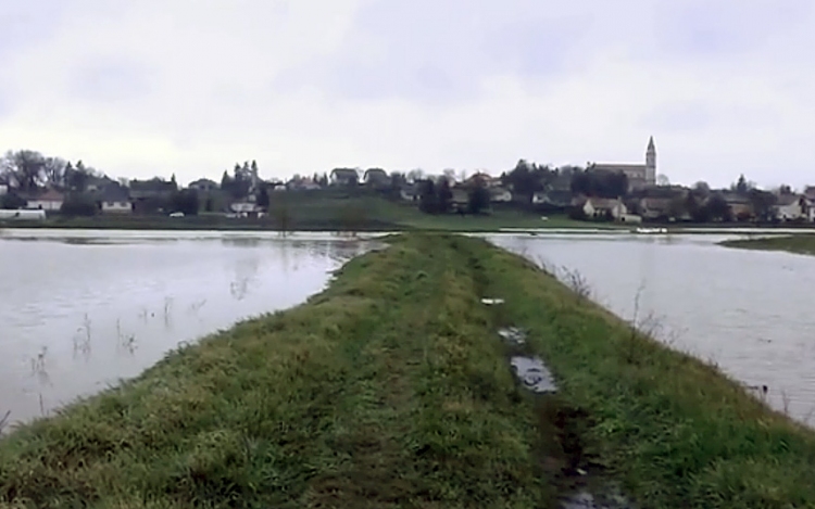 A vasárnapi árvízi események összefoglalója (videóval)