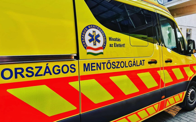 Egy hódmezővásárhelyi középiskola ballagásán egy fiatal ballagó összeesett szombaton. Szabadnapos bajtársunk, aki vendégként vett r�