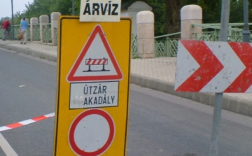 Árvíz - már 677 kilométer védvonalat felügyelnek