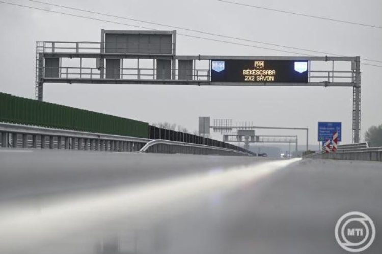 A kényelmi díj eltörlésével több mint félmilliárd forint marad az autósoknál