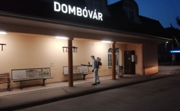 Fertőtlenítették a buszmegállókat Dombóváron